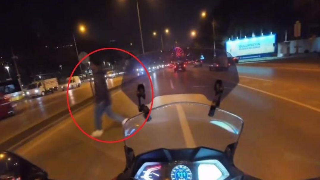 Bursa'da motosiklet 100 kilometre hızla feci kazanın eşiğinden döndü