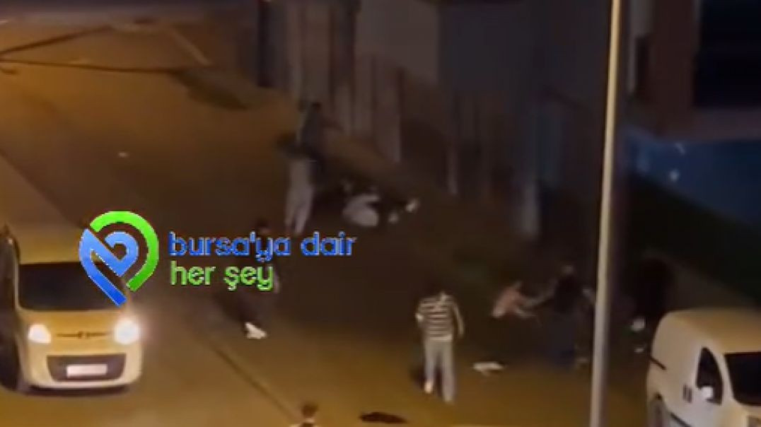 Bursa'da gençlerin yumruklu kavgası sokağı ringe çevirdi