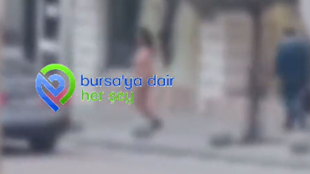 Bursa'da çıplak kadın caddede yürüdü...Şoke eden anlar kamerada!