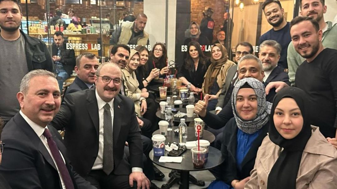 AK Partili isimler gençlerle Espressolab'da buluştu