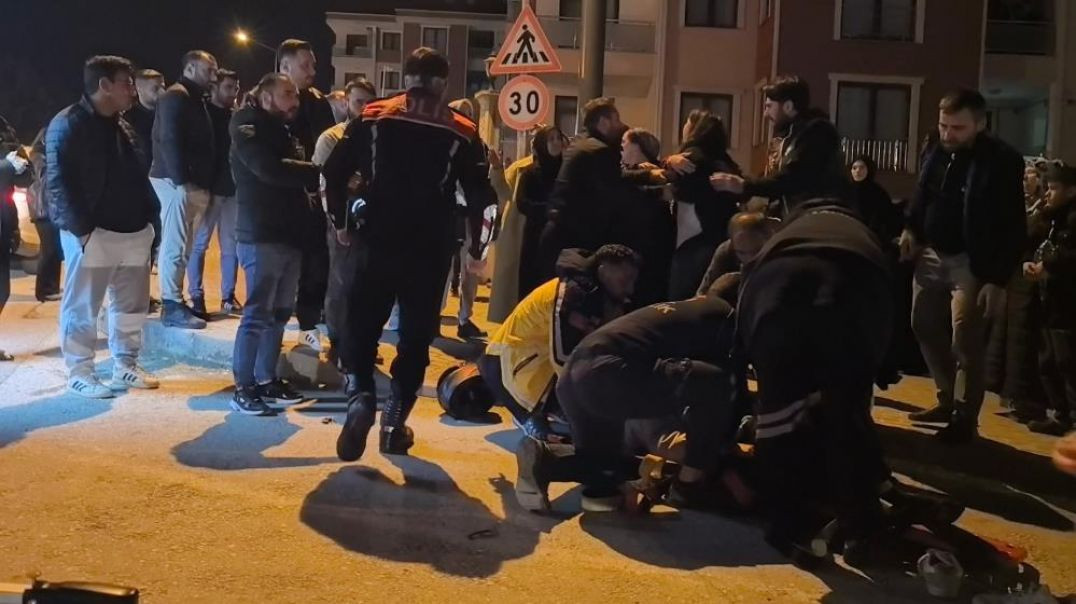 Bursa'da otomobil ile motosiklet çarpıştı: Kazayı bırakıp kavga ettiler!