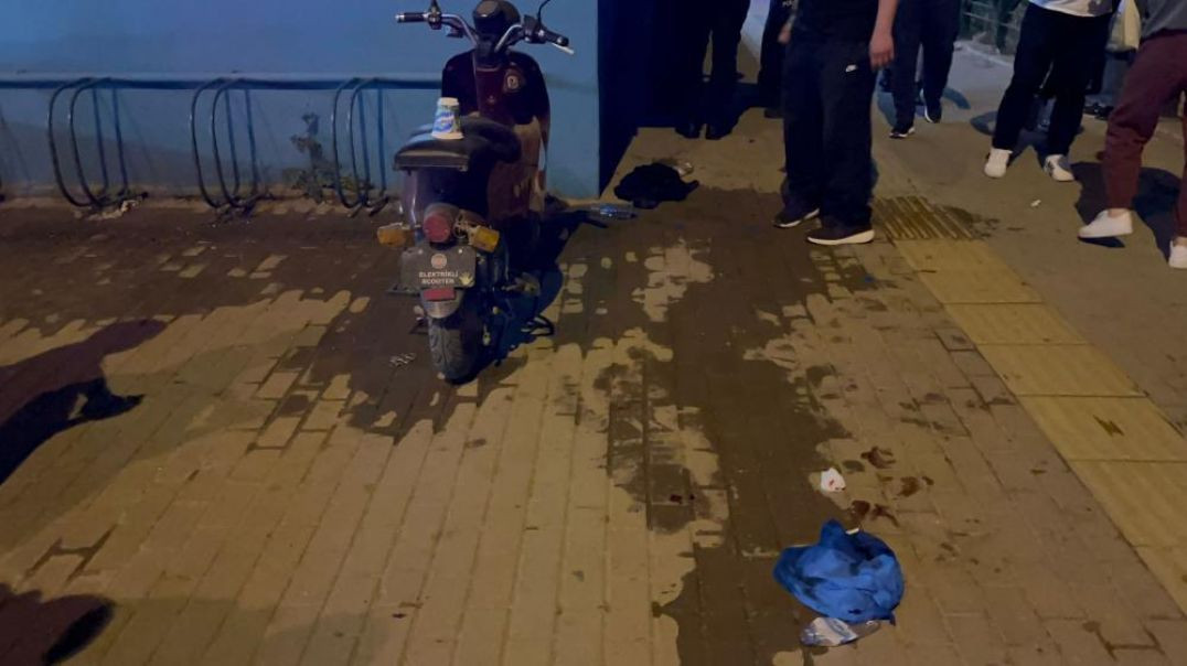 Bursa'da metro istasyonu önünde bıçaklı kavga: 3 yaralı