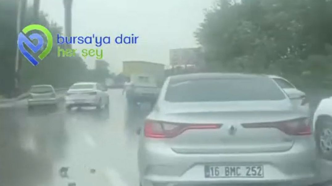 Bursa'da zincirleme kazada ortalık savaş alanına döndü