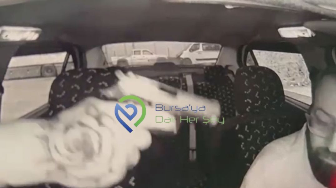 Bursa'da silahlı şahıs taksiciyi gasp etti... Dehşet dolu anlar kamerada!