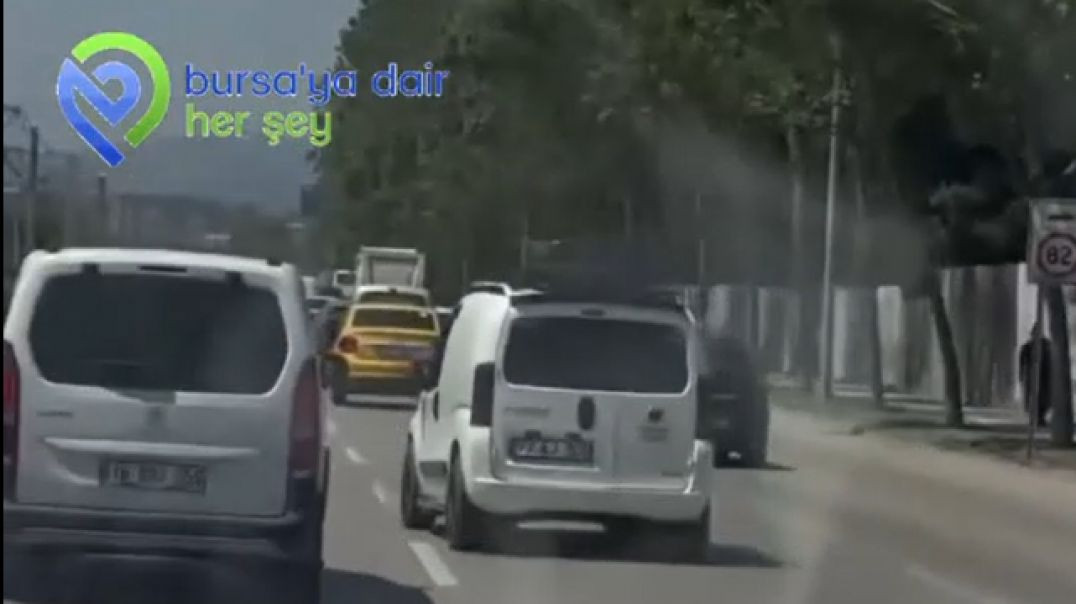 Bursa'da trafik canavarı makas atarak ilerledi