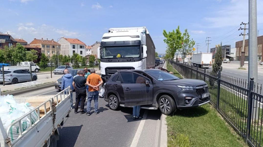 Bursa'da tır ile cip feci şekilde çarpıştı: 1 yaralı!