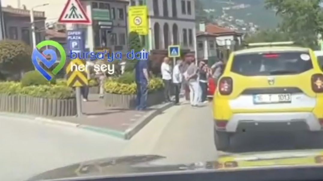 Bursa'da karşıya geçmeye çalışan yayaya araba çarptı