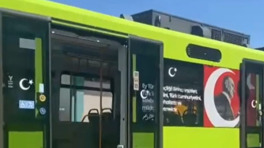 BURULAŞ’tan 19 Mayıs’a özel vagon: Metro Türk bayrakları ve Atatürk posterleriyle donatıldı
