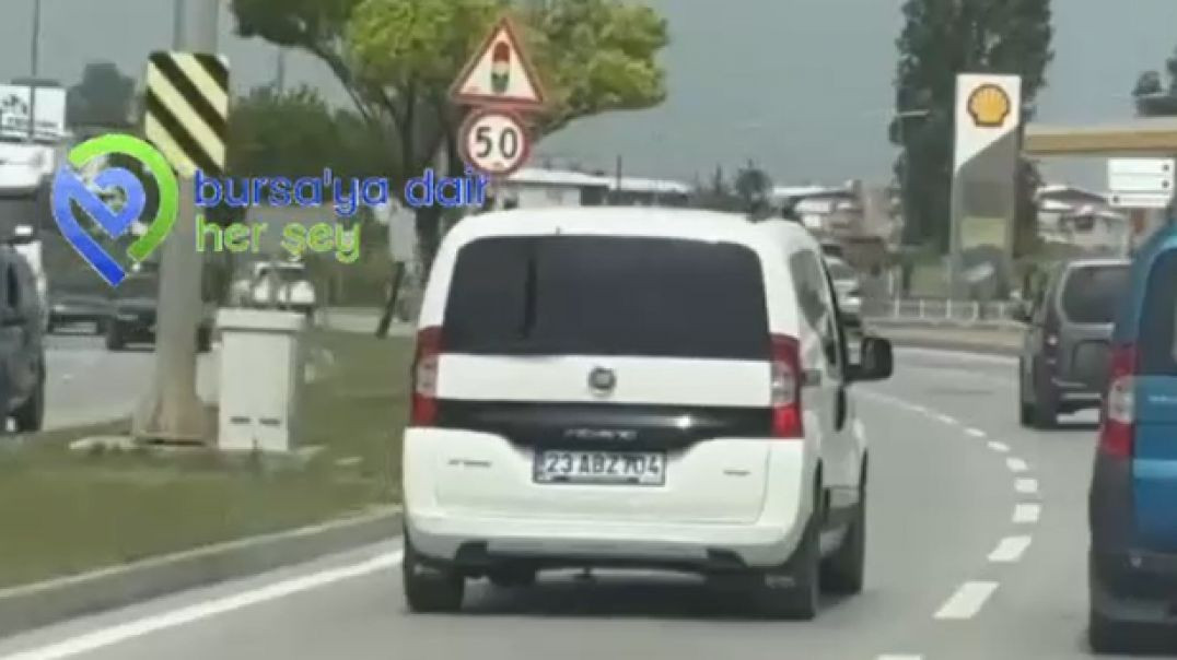 Bursa'da makas atarak ilerleyen trafik canavarı kameraya yakalandı
