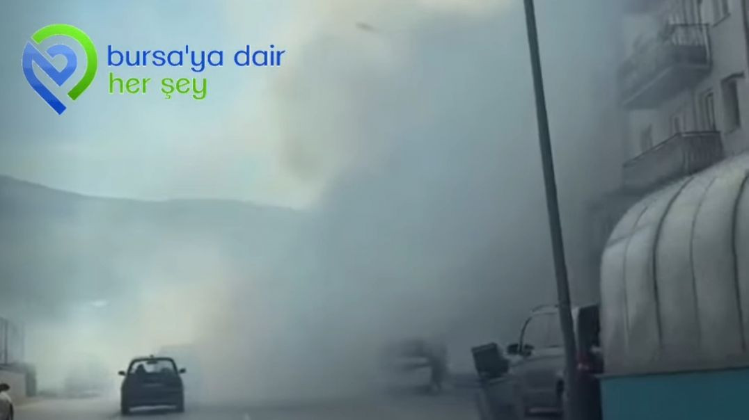 Bursa'da araç yangınında göz gözü görmedi...Trafik durdu