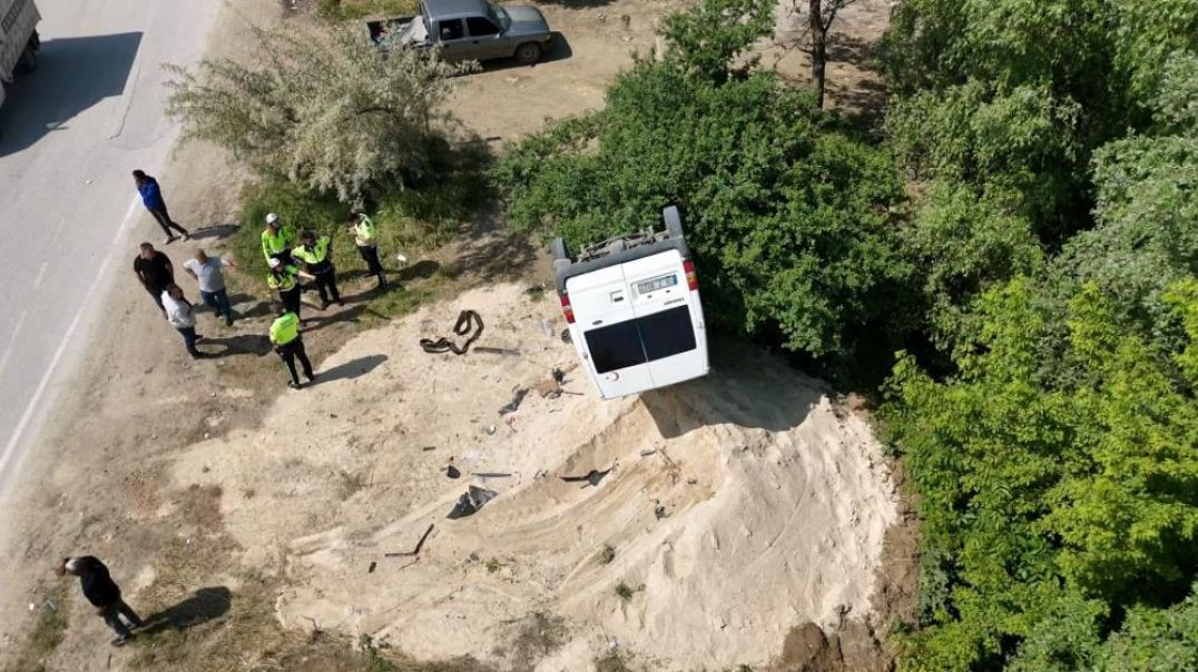 Bursa'da minibüs tozu dumana katıp dehşet saçtı: 3 yaralı!
