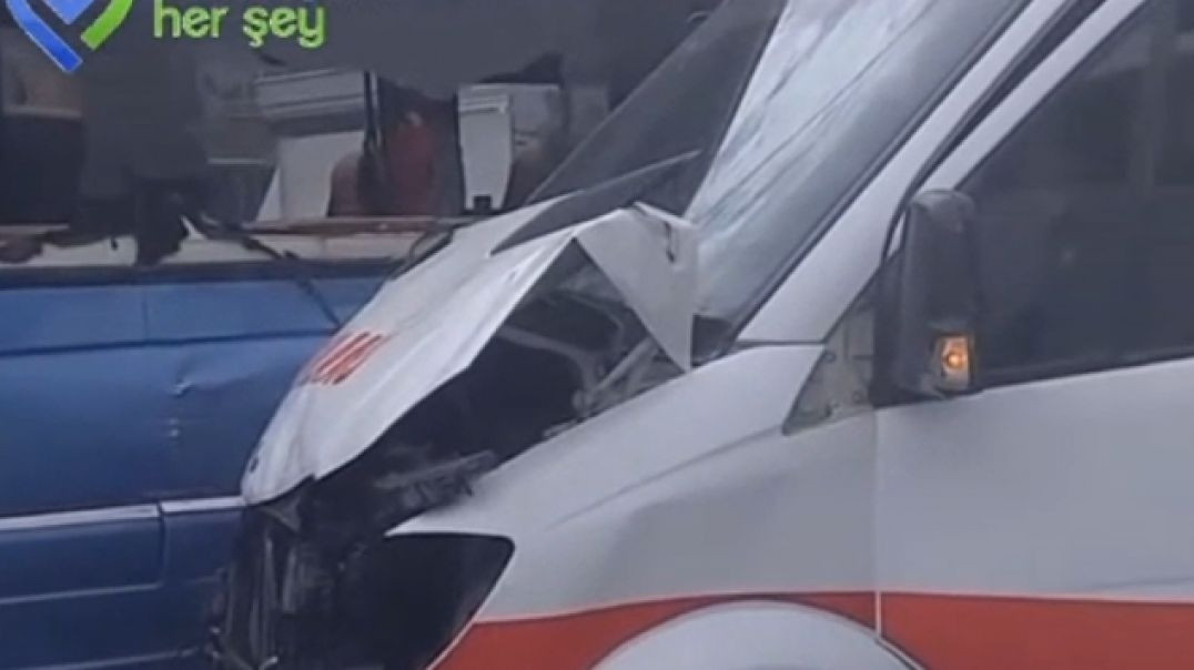 Bursa'da ambulans ile minibüs çarpıştı