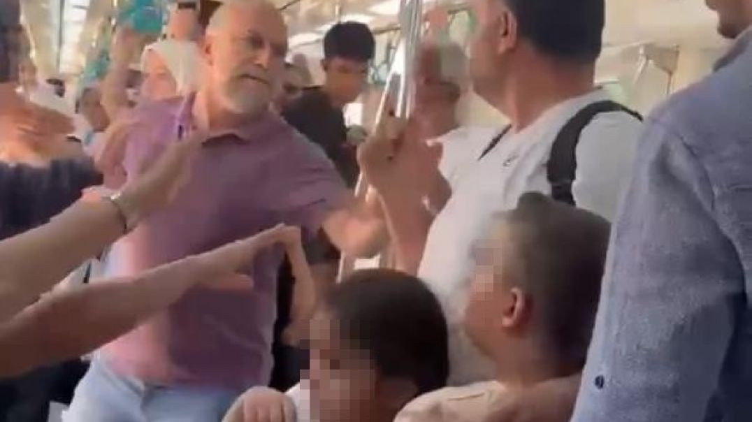 Marmaray'da çocuklarının gözü önünde babaya yumruk attılar... Şahıslar yakalandı