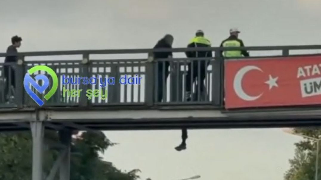 Bursa'da köprüde intihar girişimi: Polis son anda kurtardı!