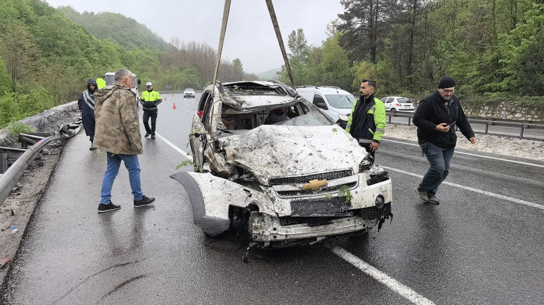 Bursa'da ormanlık alana uçan araçta can pazarı: 1 ölü, 3 yaralı!
