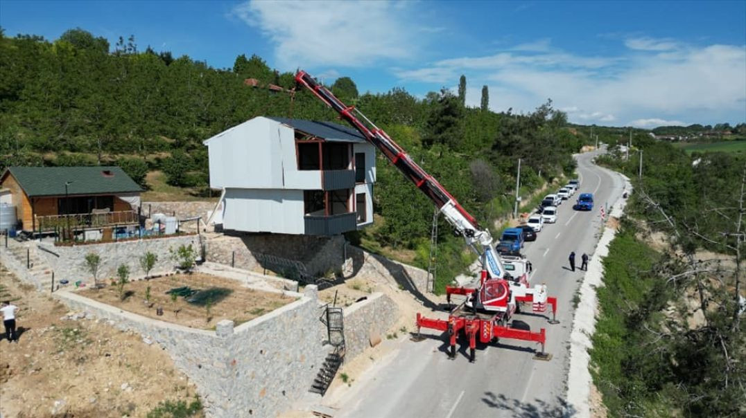 Bursa’da "Uçan Villa" gerçeği ortaya çıktı: Kaçak evini vinçle taşıyan genç anlattı