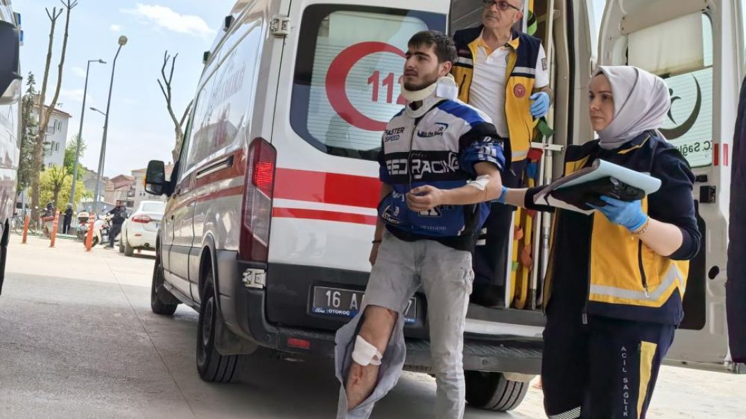 İnegöl'de motosiklet ile otomobil çarpıştı: 17 yaşındaki sürücü ölümden döndü