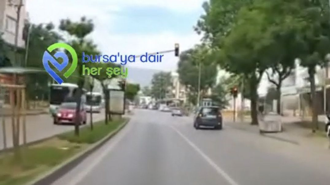 Bursa'da otomobil sürücüsü kırmızı ışığı hiçe sayıp gaza bastı