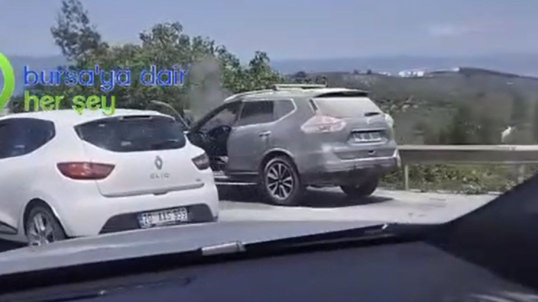 Bursa'da otomobil seyir halindeyken cayır cayır yandı