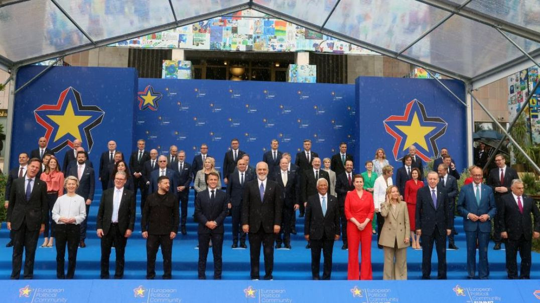 Cumhurbaşkanı Erdoğan, Avrupa Zirvesi’nde liderlerle aile fotoğrafında yer aldı