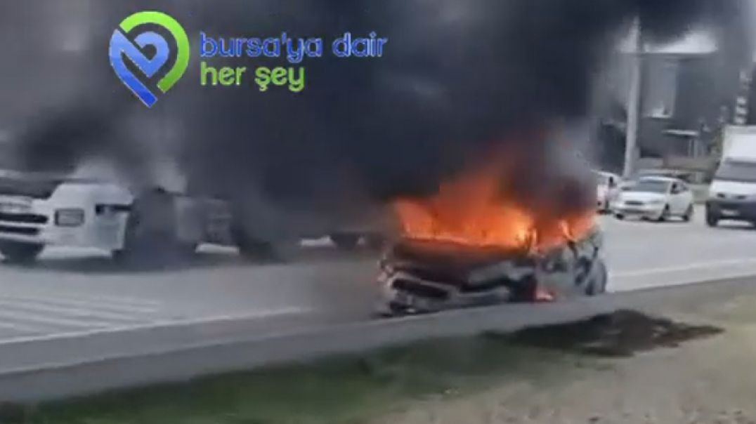 İnegöl'de seyir halindeki otomobil alevlere teslim oldu