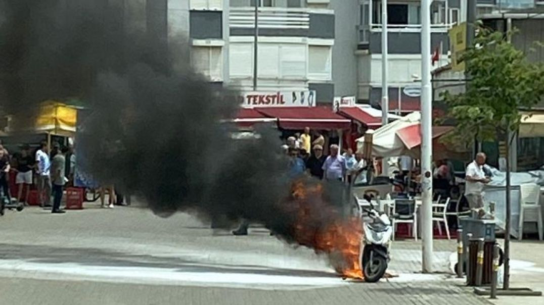 Gemlik’te park halindeki motosiklet cayır cayır alev yandı