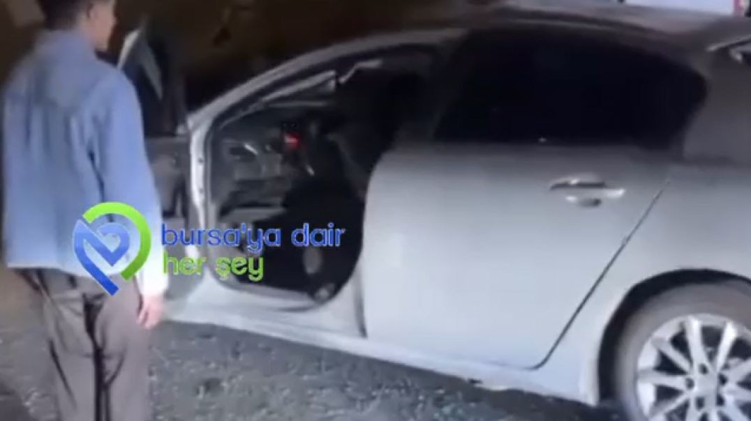 Bursa'da kamyona arkadan çarpan otomobilde ölümden döndüler: 2 yaralı!