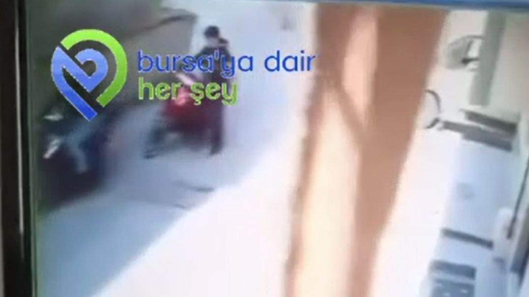 Bursa'da motosiklet hırsızları güvenlik kamerasına yakalandı