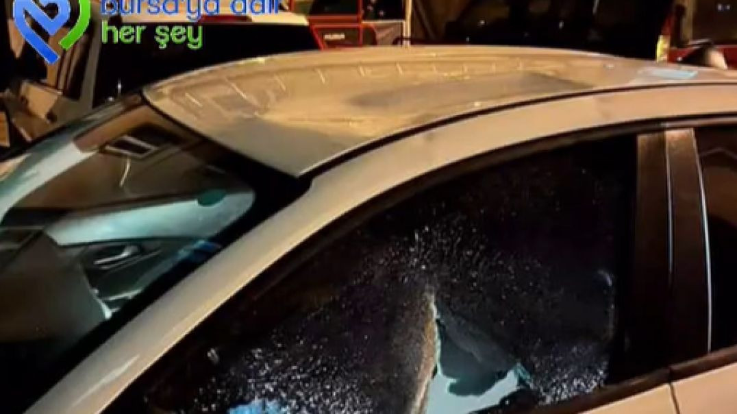 Bursa'da apartmandan dairesinden otomobilin üzerine düşen şahıs ağır yaralandı