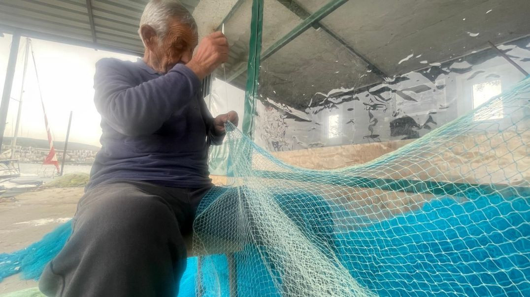 Gemlikli balıkçılar müsilajla boğuşuyor... Ağ tamirine binlerce lira harcadılar