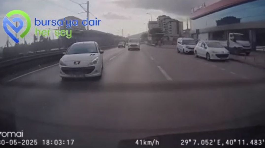 Bursa'da makas atarak ilerleyen trafik canavarı kameraya yakalandı