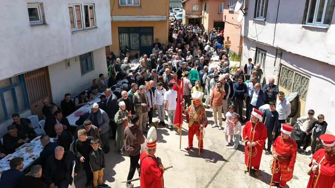 Bursa'nın Sorgun Köyü'nde 672 yıllık gelenek: Dede aşı yemeği binlerce kişiyi buluşturdu