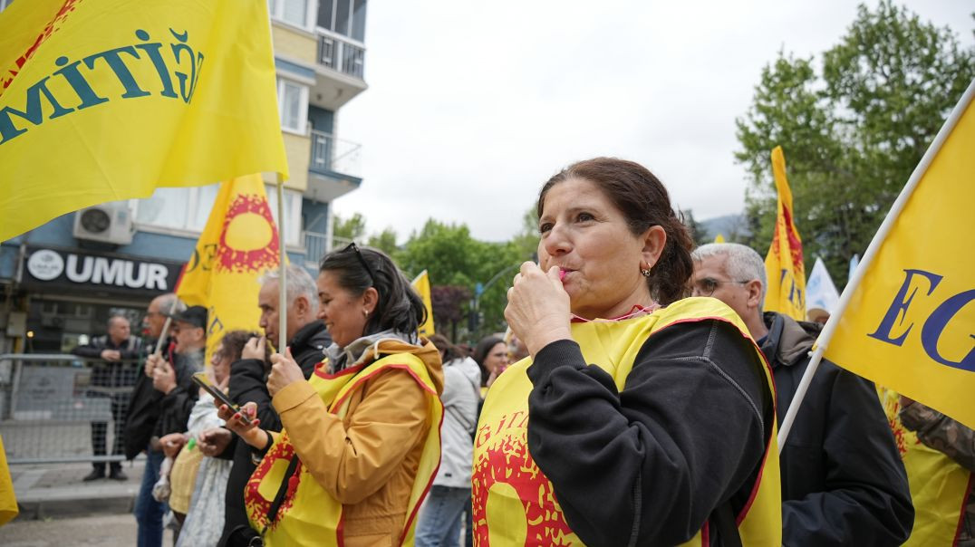 Bursa’da 1 Mayıs coşkusu: Binlerce kişi Kent Meydanı’nda buluştu