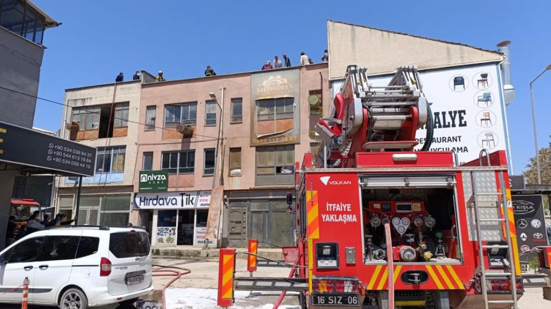 Bursa'da mobilya imalathanesinde yangın paniği