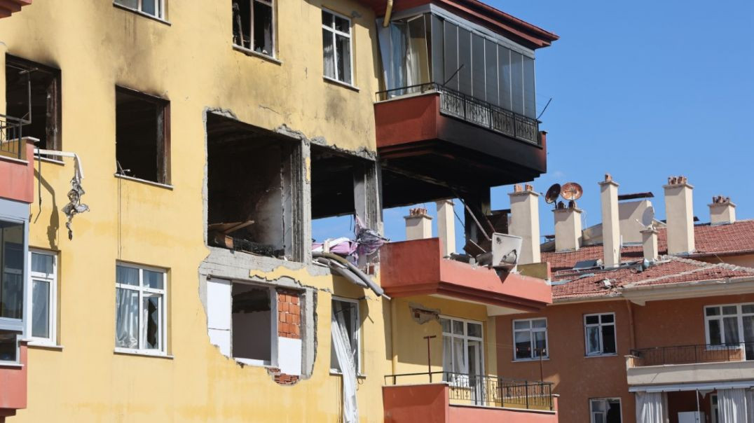 Konya'da karısına sinirlendi doğalgaz borusunu patlatıp binayı havaya uçurdu: 13 yaralı!