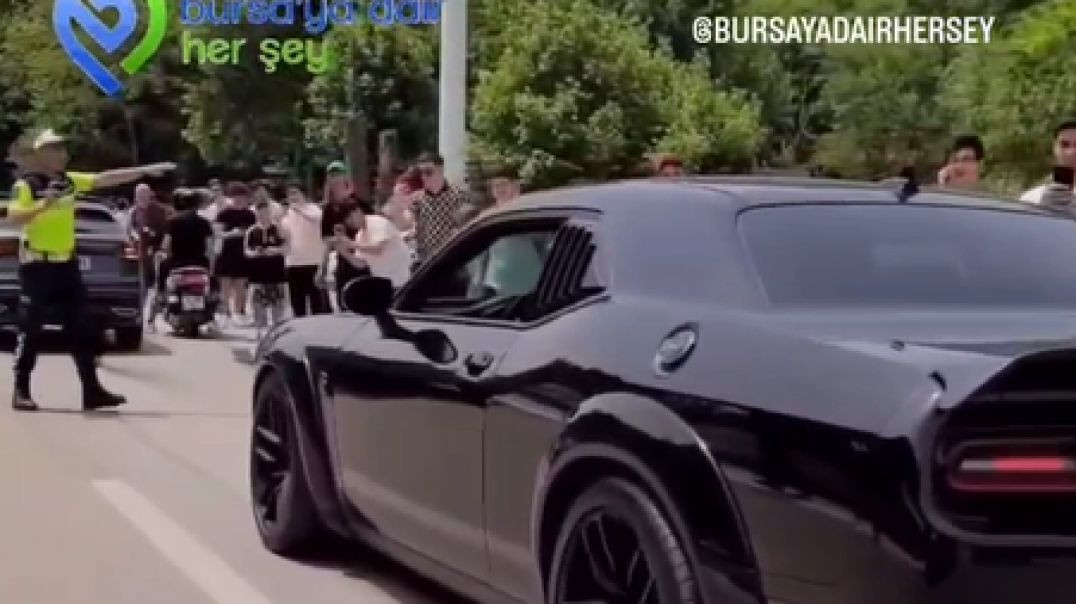 Bursa'da etkinlikte lüks aracıyla ses çıkarınca polisin sürpriziyle karşılaştı