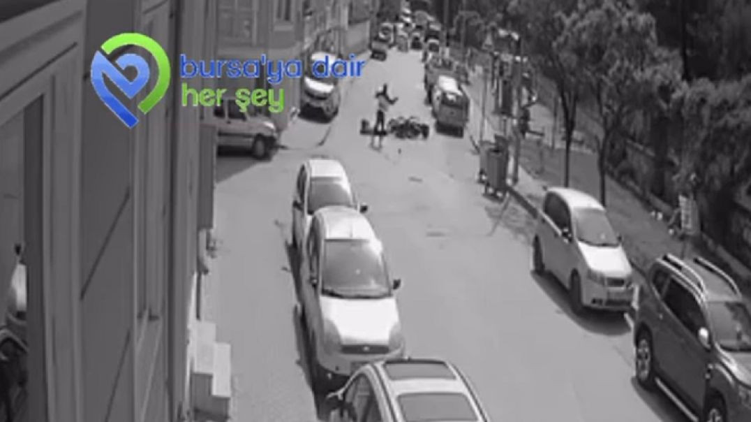 Bursa'da karşıdan karşıya geçen yayaya motosiklet çarptı