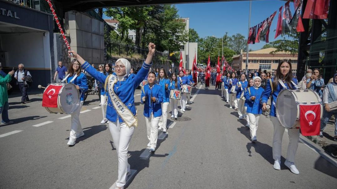 Bursa’da 19 Mayıs coşkusu: Gençler Ata’sının izinde yürüdü