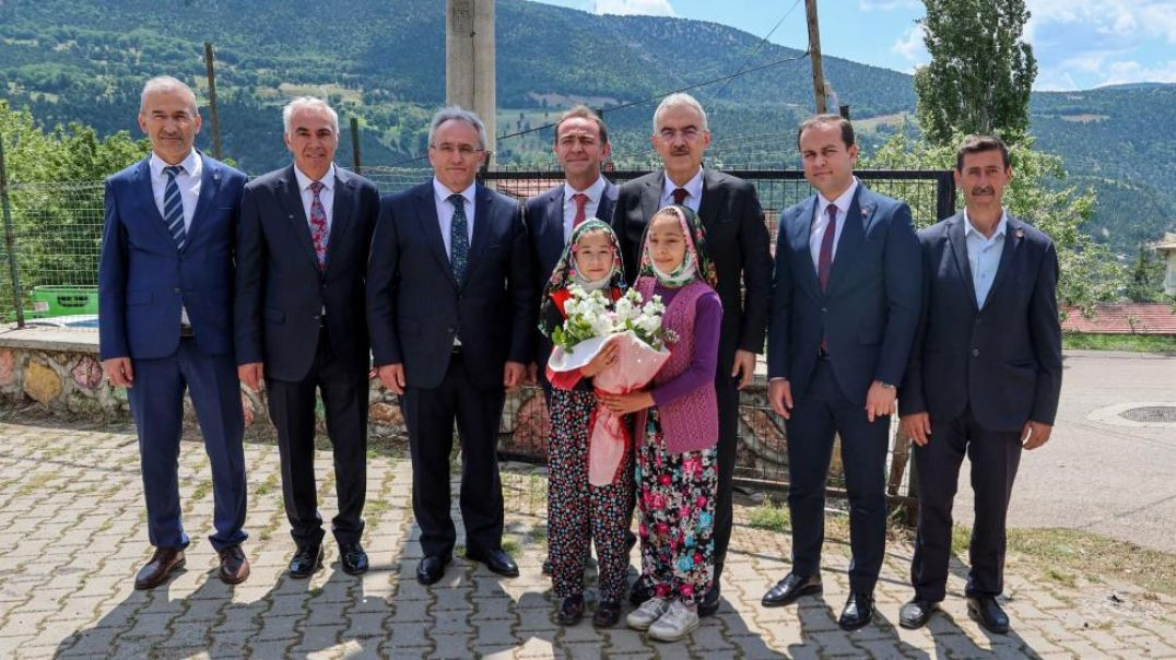 Keles’te köy okullarına teknolojik destek: 64 bilgisayar öğrencilerin hizmetine sunuldu