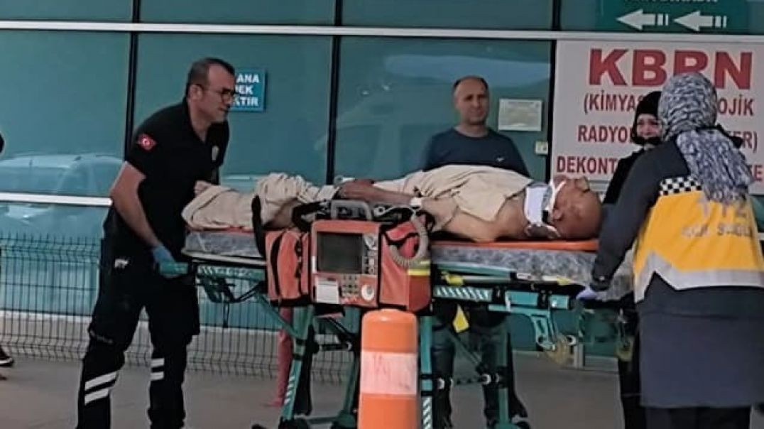 Bursa'da motosiklet ile bisikletin çarpışmasıyla, 1'i ağır 3 yaralı