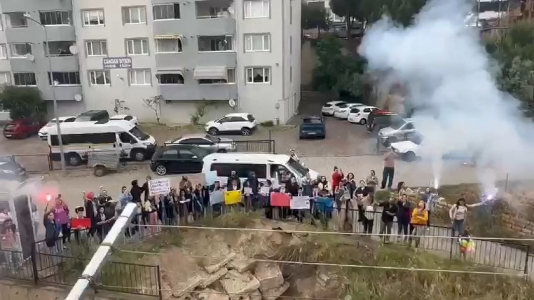Gemlik'te öğrencilerden hasta öğretmenlerine duygusal veda