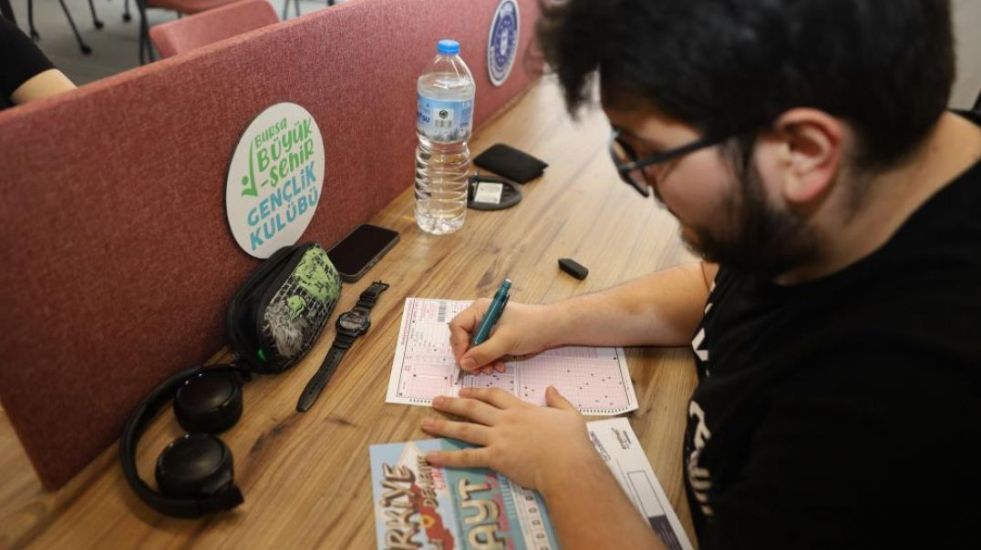 Bursa Büyükşehir’den üniversite adaylarına destek: 1500 Öğrenci AYT deneme sınavına katıldı