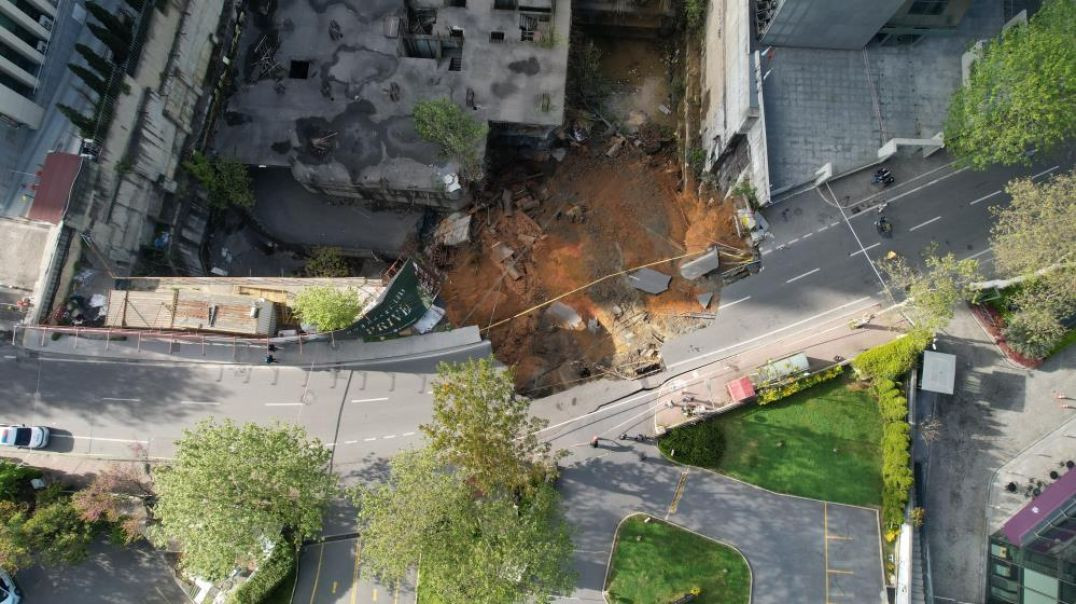 Maslak'ta yol çöktü: Doğalgaz sıkışmasıyla patlama oldu!