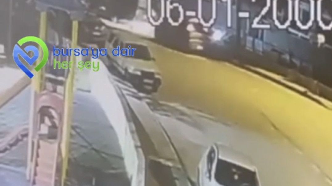 Bursa'da park halindeki araçlara çarpıp kaçtı