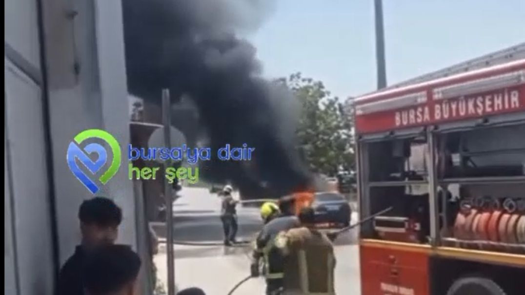 Bursa'da otomobil seyir halindeyken cayır cayır yandı