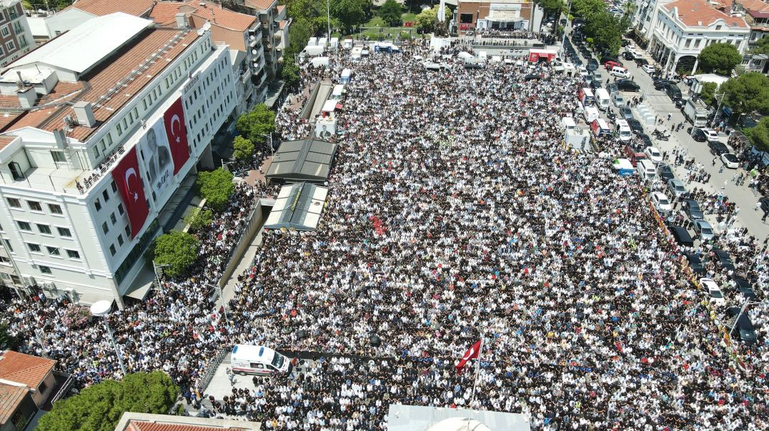 Binlerce Manisalı Başkan Ferdi Zeyrek'i son yolculuğuna uğurladı