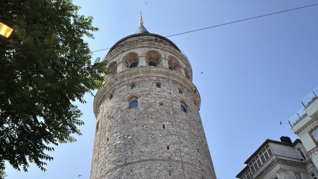 Galata Kulesi'nde intihar iddiası: 22 yaşındaki genç düşerek öldü!