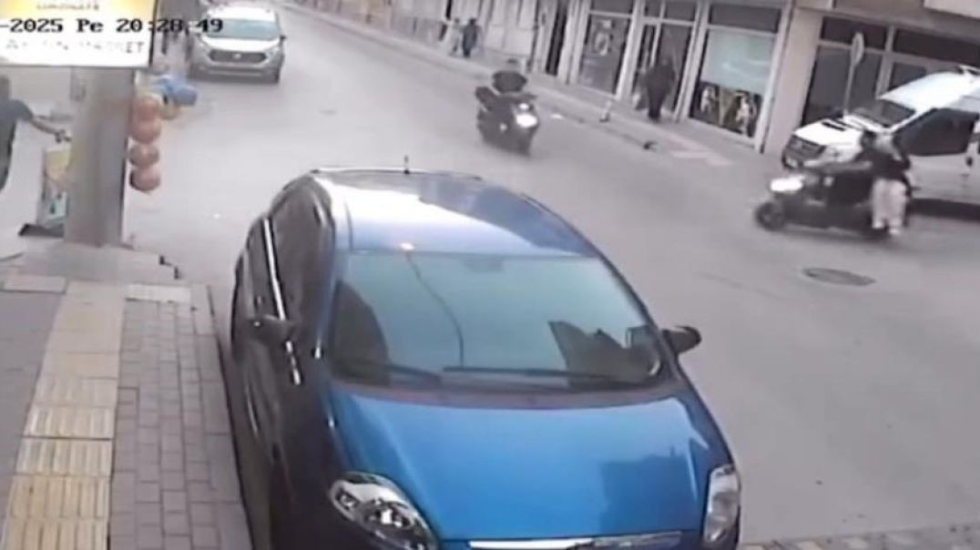 Bursa'da iki motosikletin kafa kafaya çarpıştığı anlar kamerada!