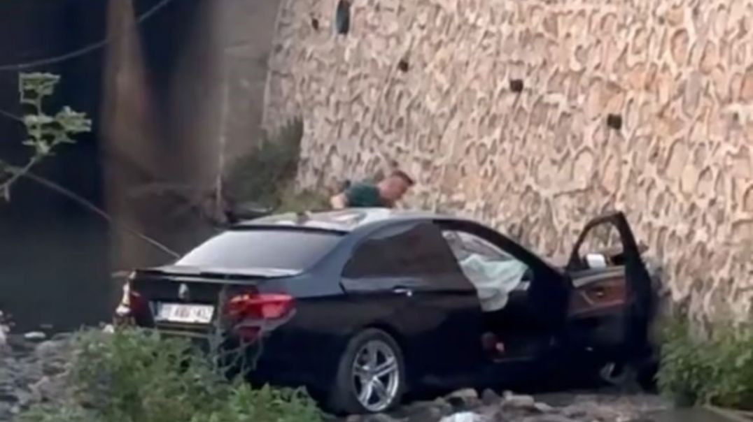 Bursa'da su kanalı kenarında oturan çocuk arabanın altında kalarak hayatını kaybetti