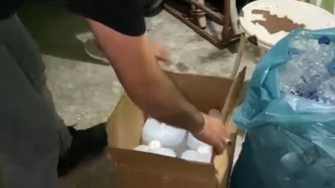 Bursa'da şüpheli pazarcının evinden ve aracından 121 litre sahte alkol çıktı